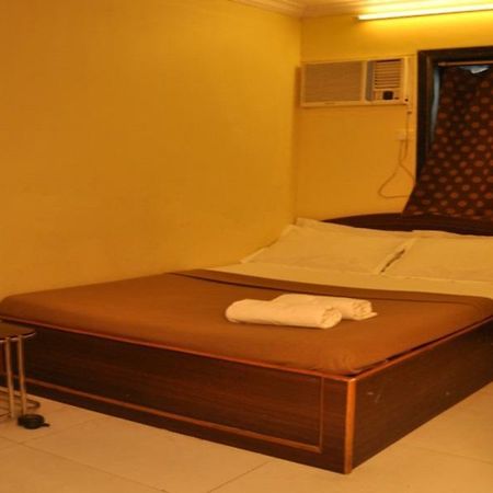 Hira Palace Hotell Mumbai Exteriör bild